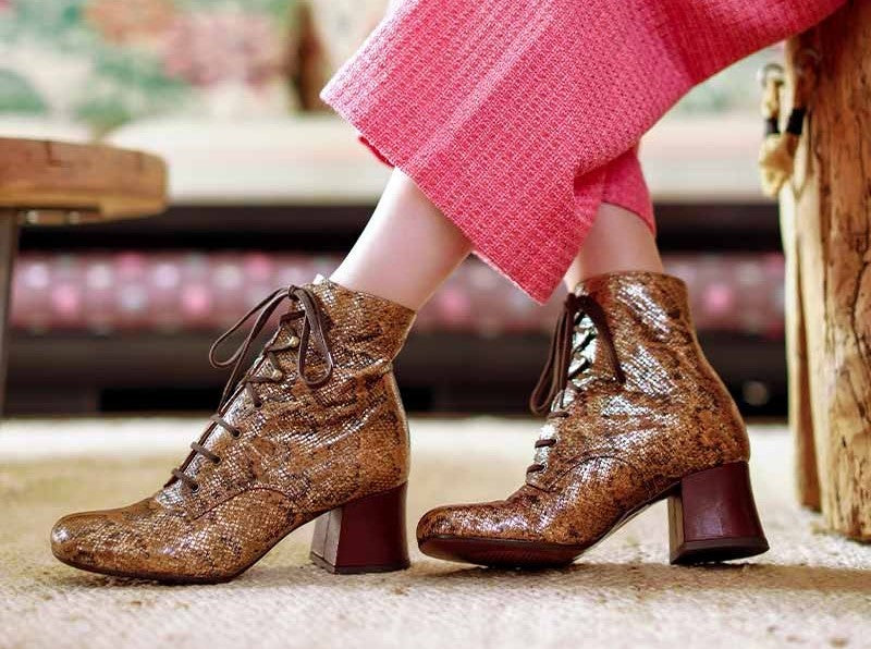 Les boots et bottines a lacets des modeles incontournables de Chie M